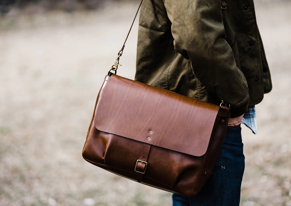 The Evolution of Leather Messenger Bags: A Journey Towards Sustainability and Eco-Friendliness